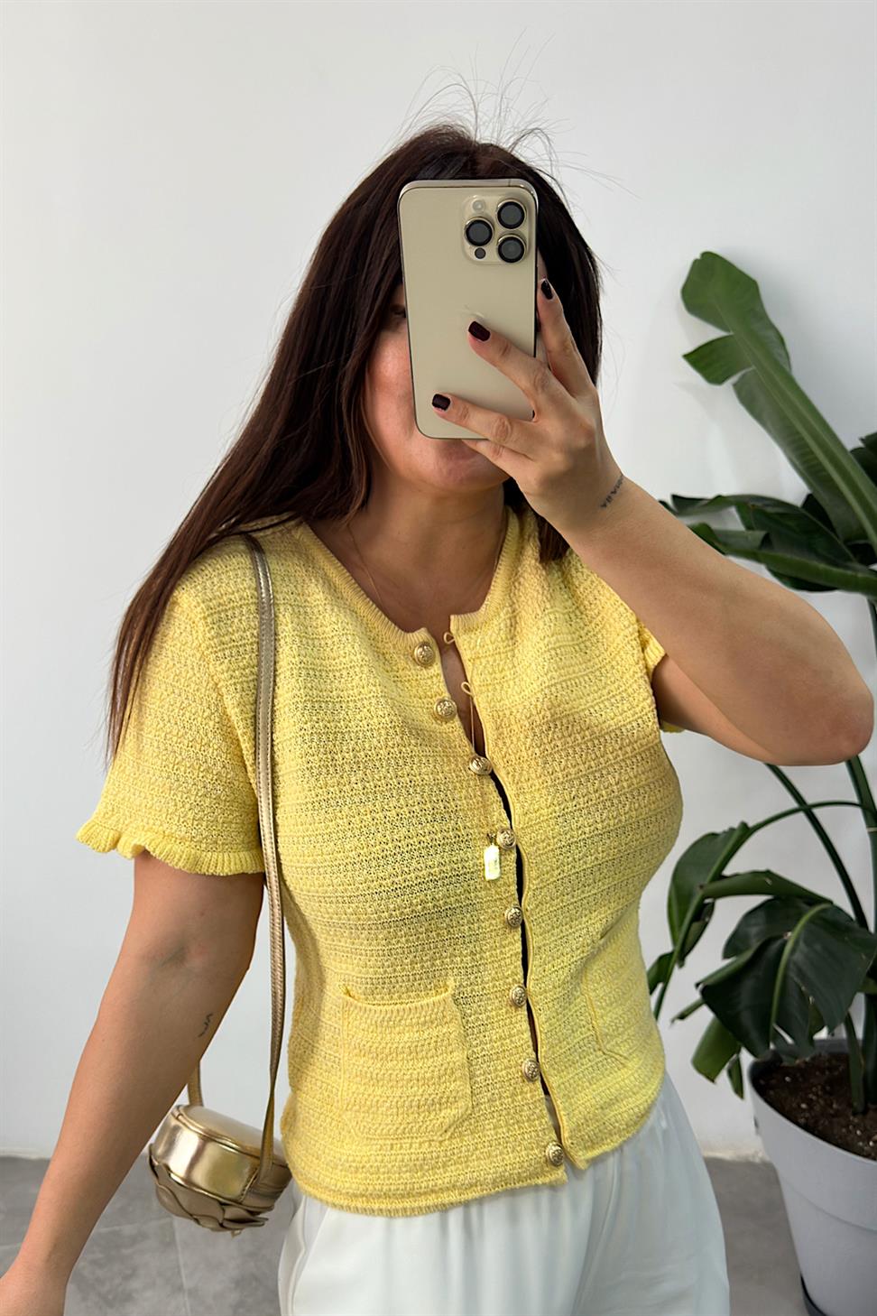 Gold Düğmeli Çift Cep Detaylı Kısa Kollu Hırka Sarı