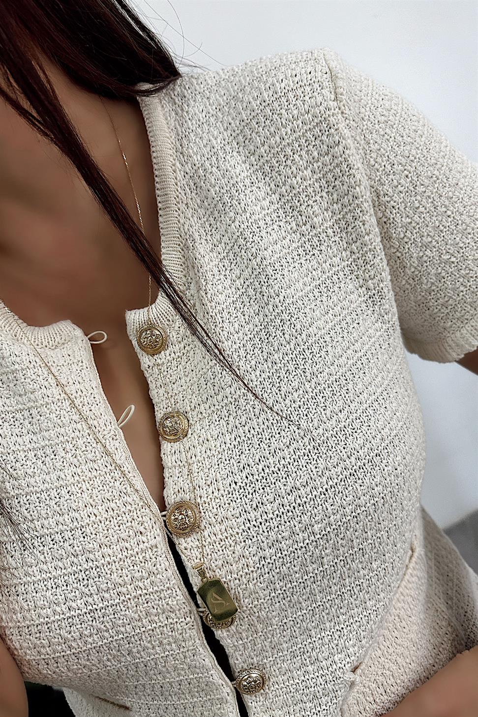 Gold Düğmeli Çift Cep Detaylı Kısa Kollu Hırka Ekru