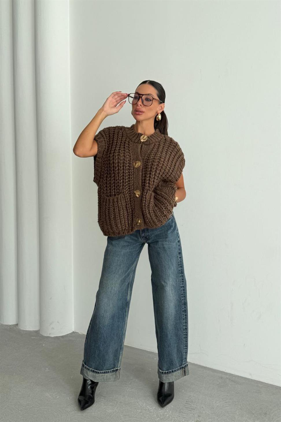 Gold Düğmeli Çift Cepli Triko Örme Yelek Acı Kahve