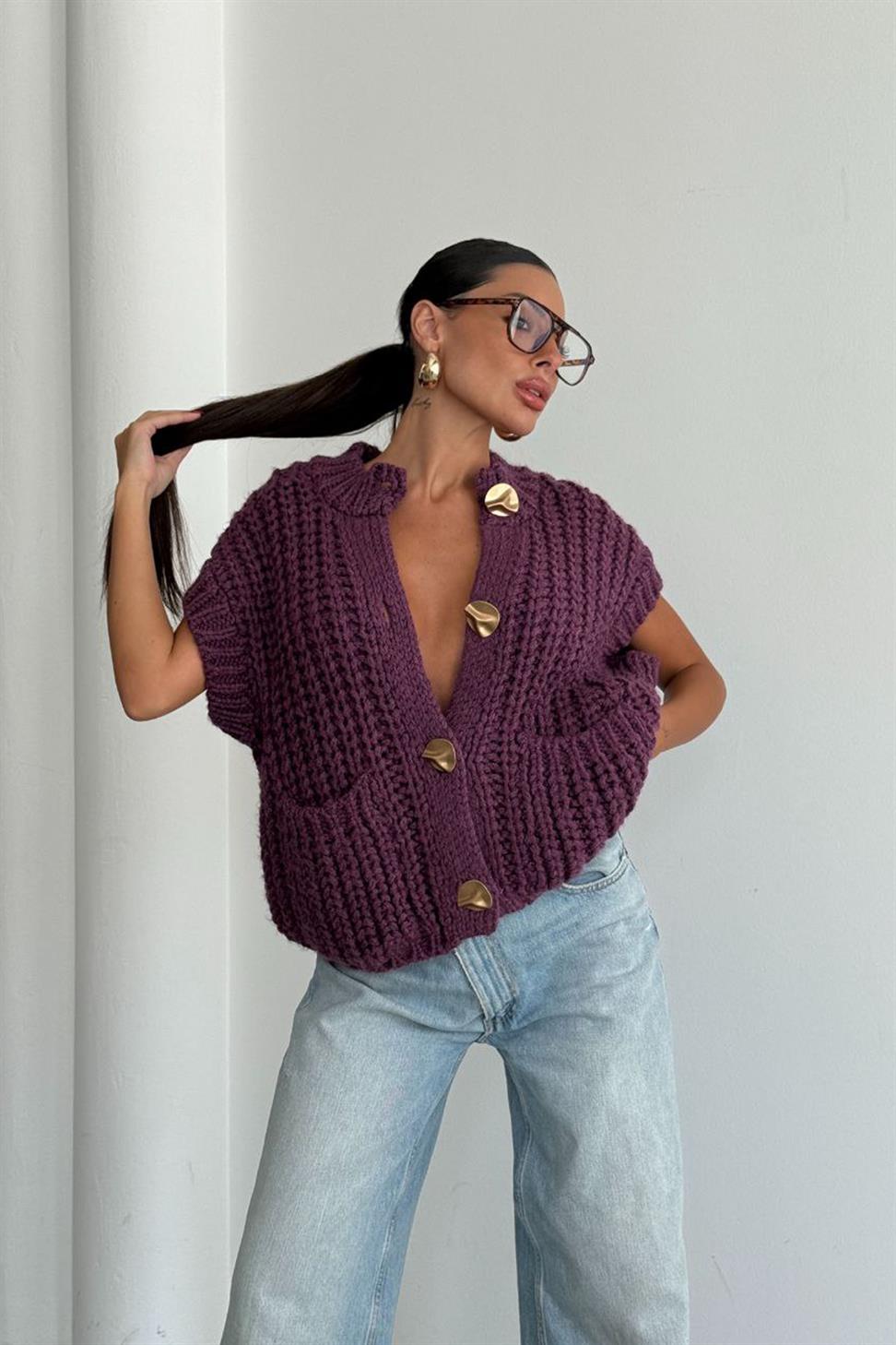 Gold Düğmeli Çift Cepli Triko Örme Yelek Mürdüm