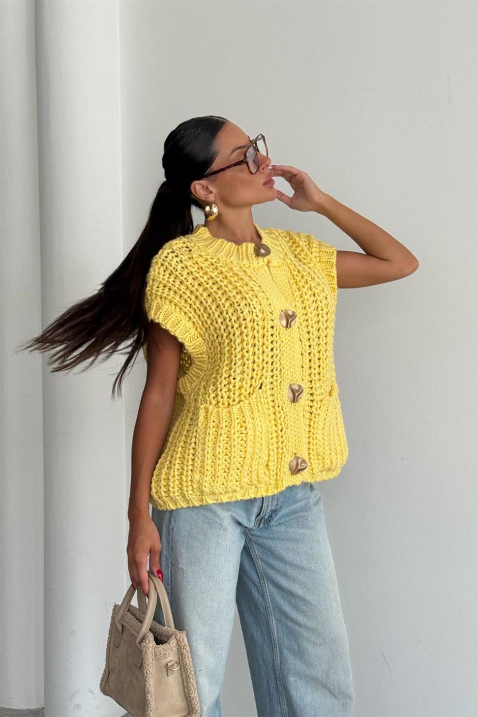 Gold Düğmeli Çift Cepli Triko Örme Yelek Sarı