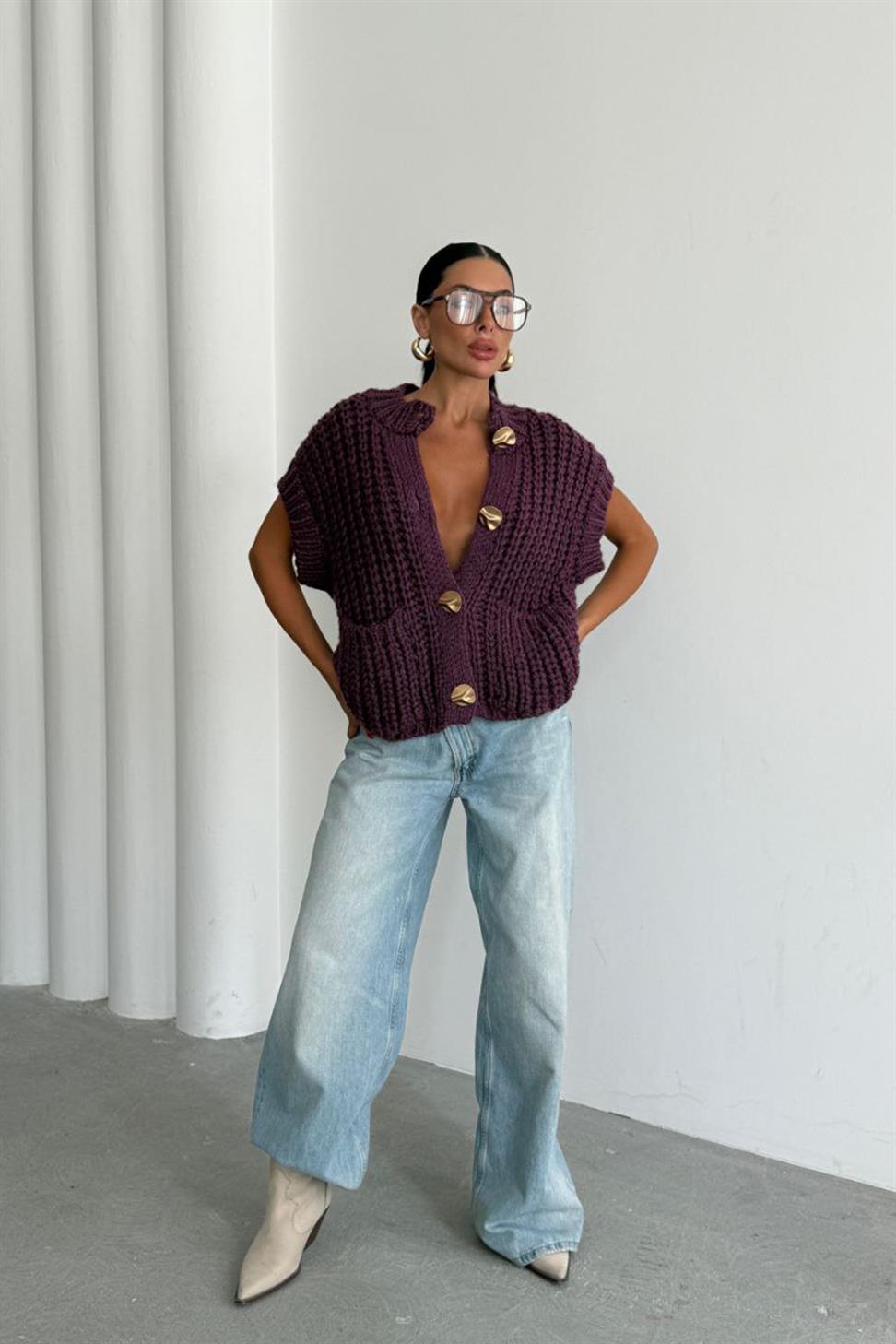 Gold Düğmeli Çift Cepli Triko Örme Yelek Mürdüm