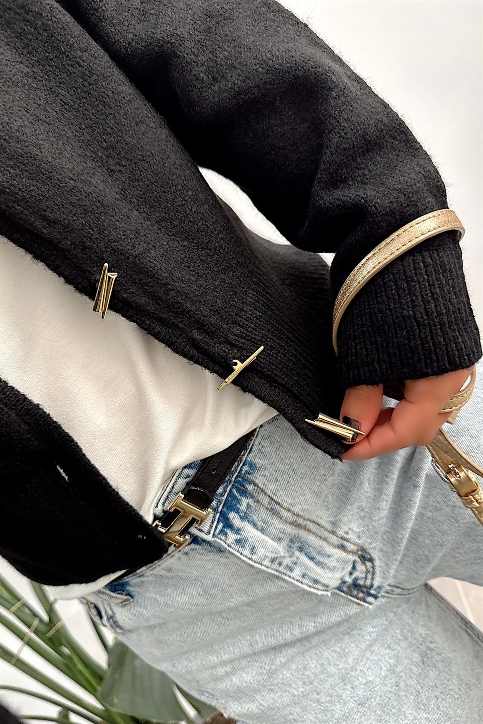 Gold Düğmeli Yarasa Model Triko Hırka Siyah