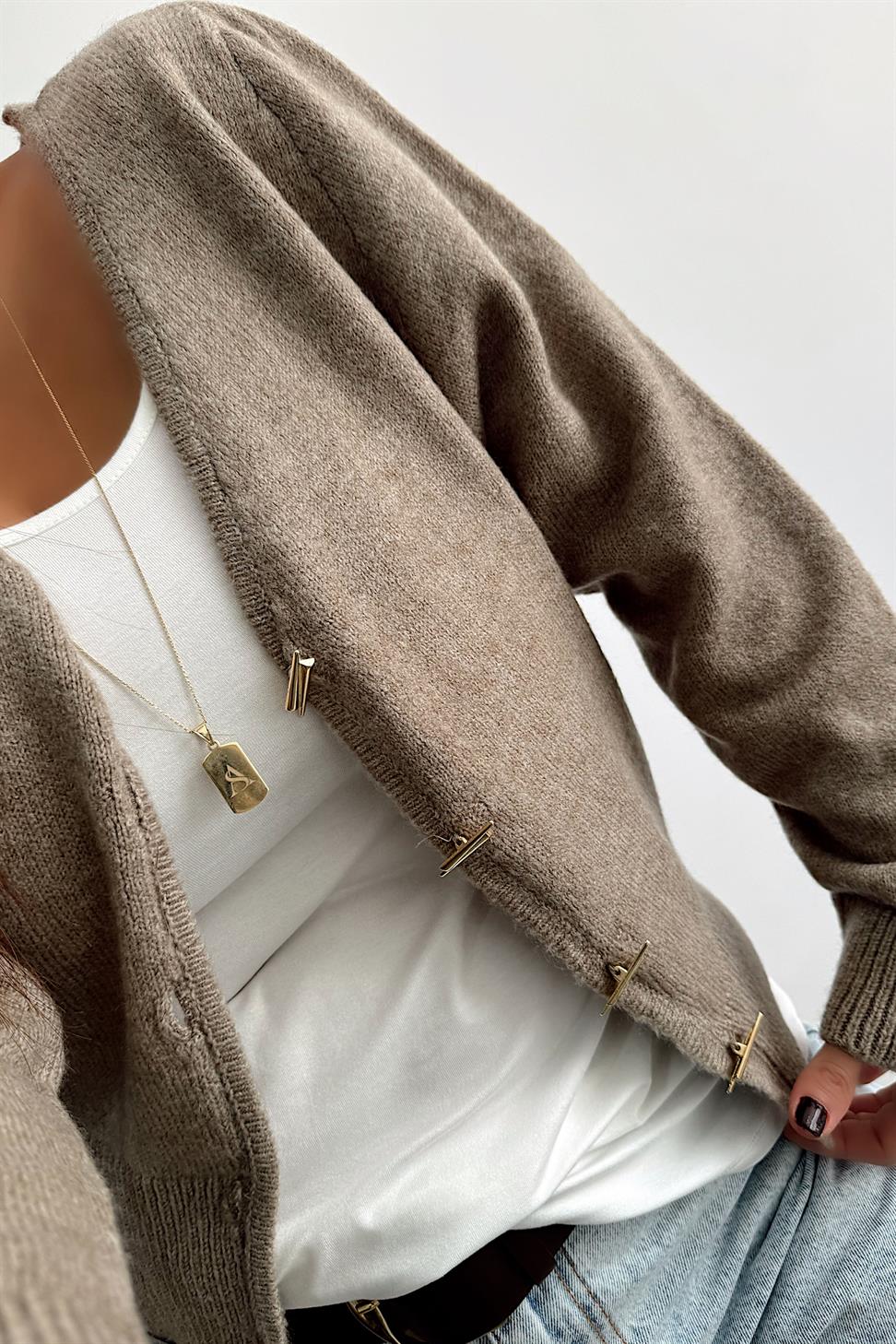 Gold Düğmeli Yarasa Model Triko Hırka Sütlü Kahve