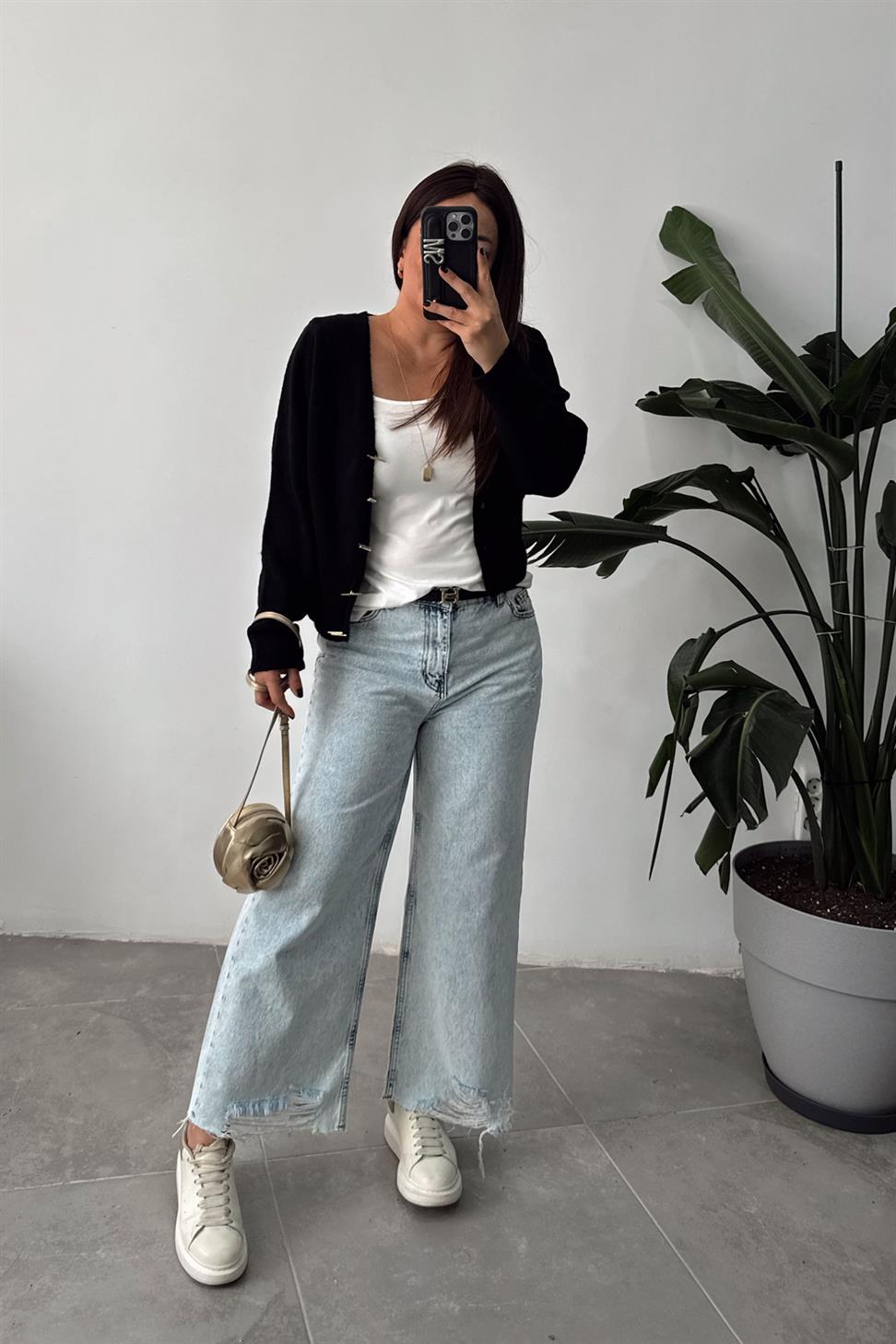 Gold Düğmeli Yarasa Model Triko Hırka Siyah