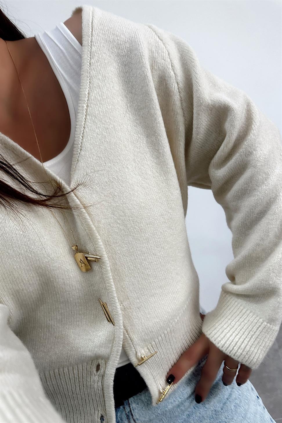 Gold Düğmeli Yarasa Model Triko Hırka Ekru