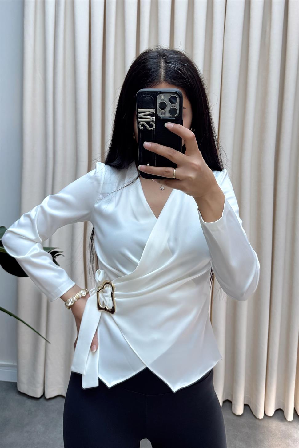 Gold Toka Detaylı Saten Bluz Beyaz