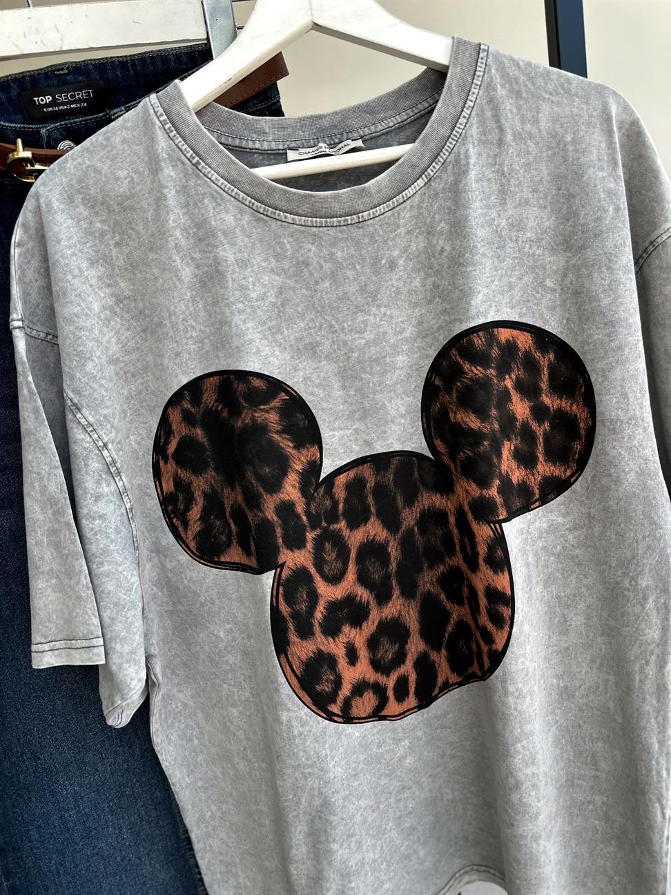 Gri Yıkamalı Minnie Leopar Baskılı Tişört