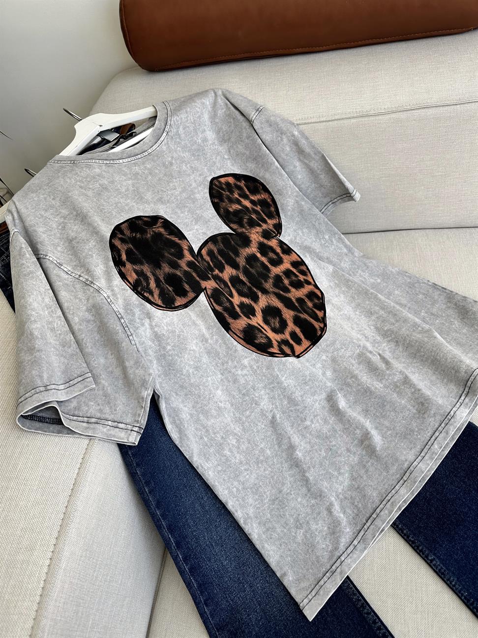 Gri Yıkamalı Minnie Leopar Baskılı Tişört