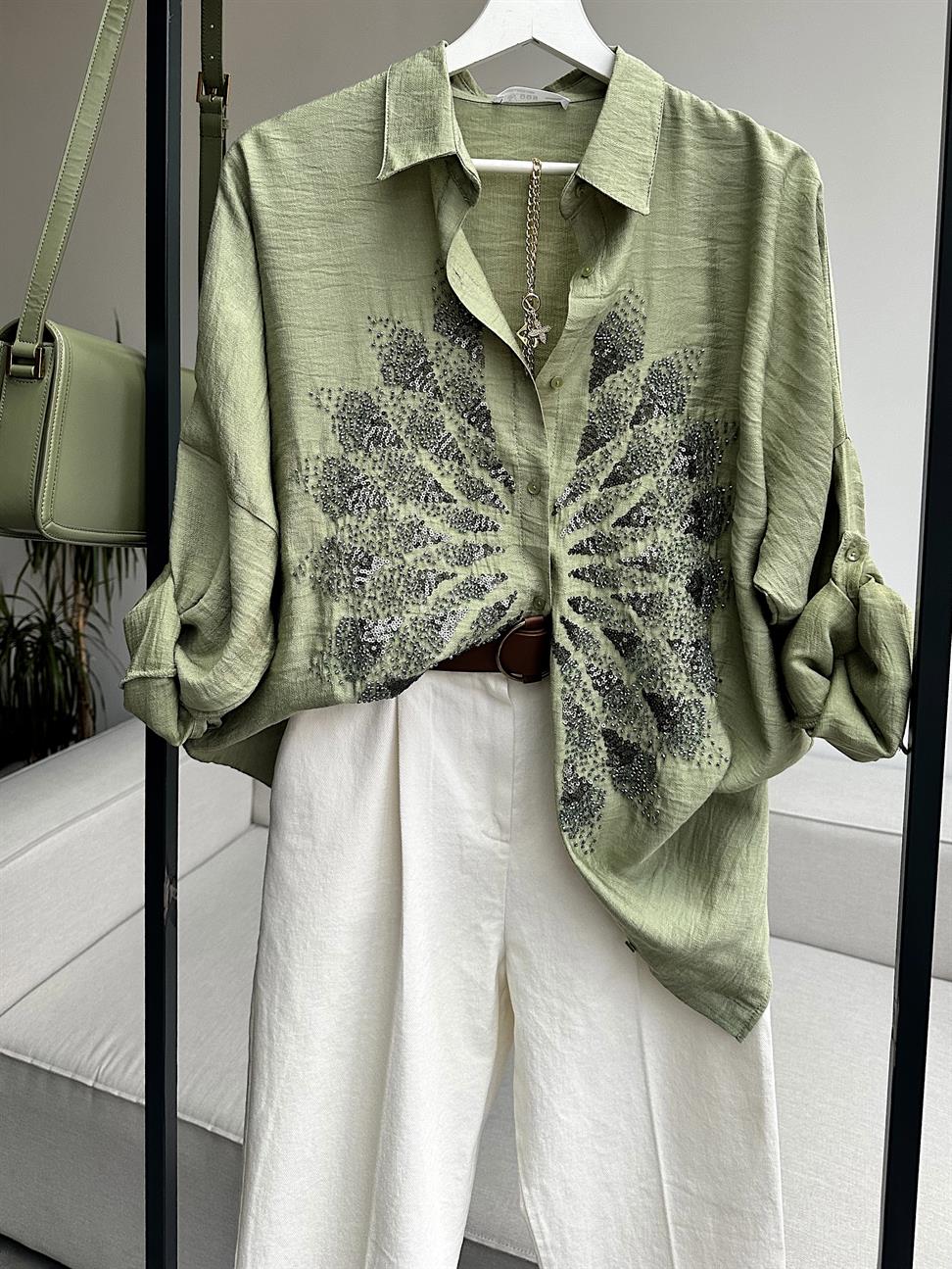 Haki Serpme Boncuk ve Pul İşlemeli Eftelya Gömlek
