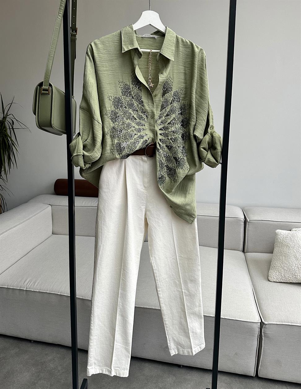 Haki Serpme Boncuk ve Pul İşlemeli Eftelya Gömlek