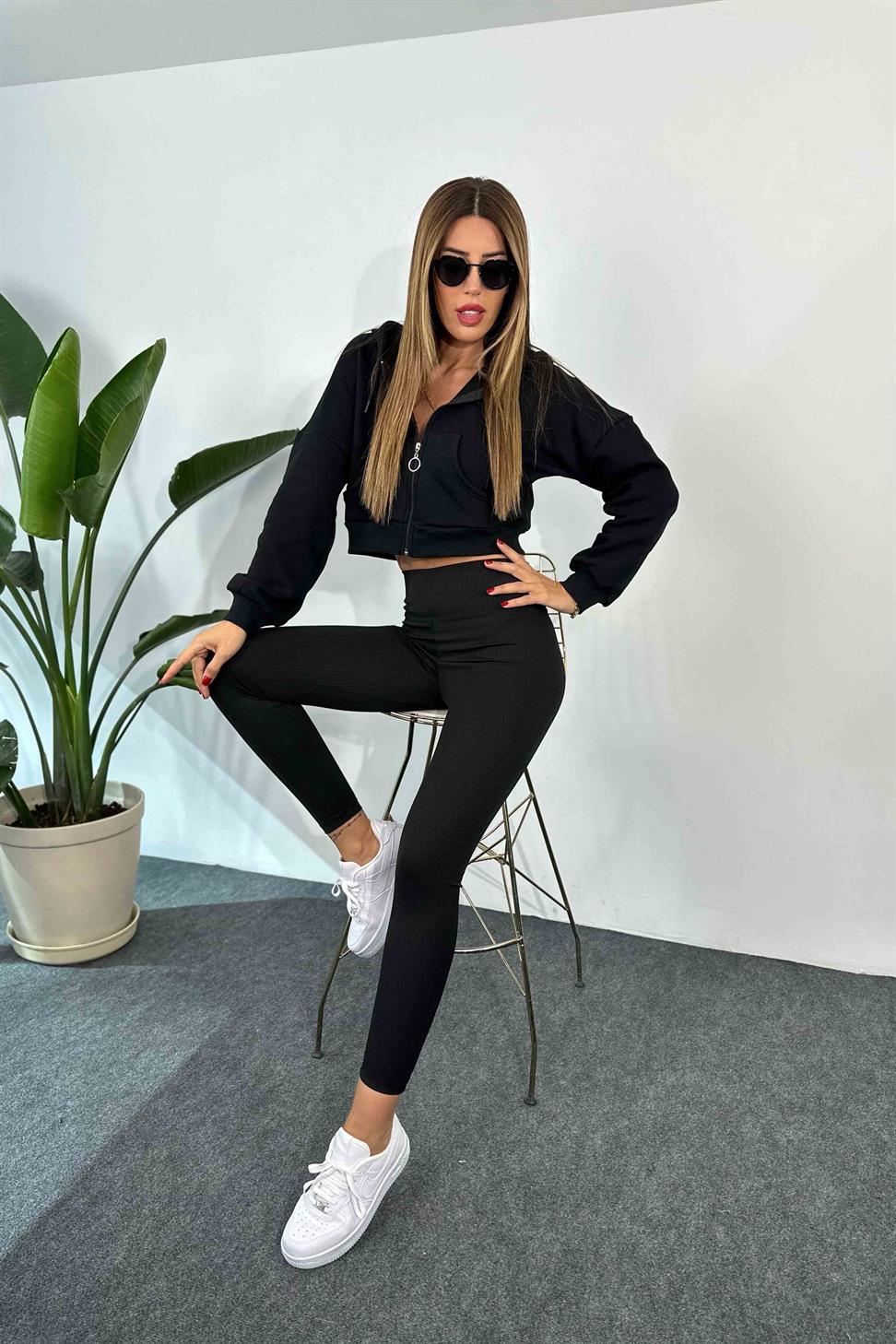 Cep Detay Kapüşonlu Kısa Sweatshirt Siyah