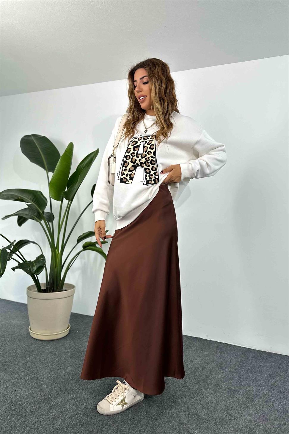 Leopar Harf Tasarım Sweatshirt Beyaz