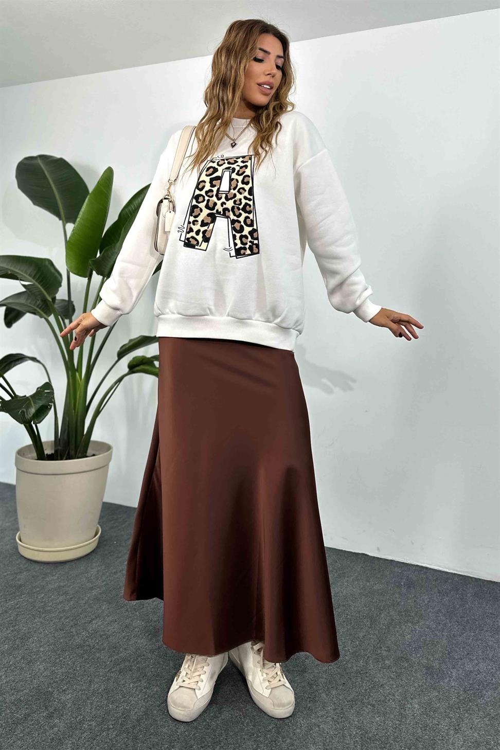 Leopar Harf Tasarım Sweatshirt Beyaz