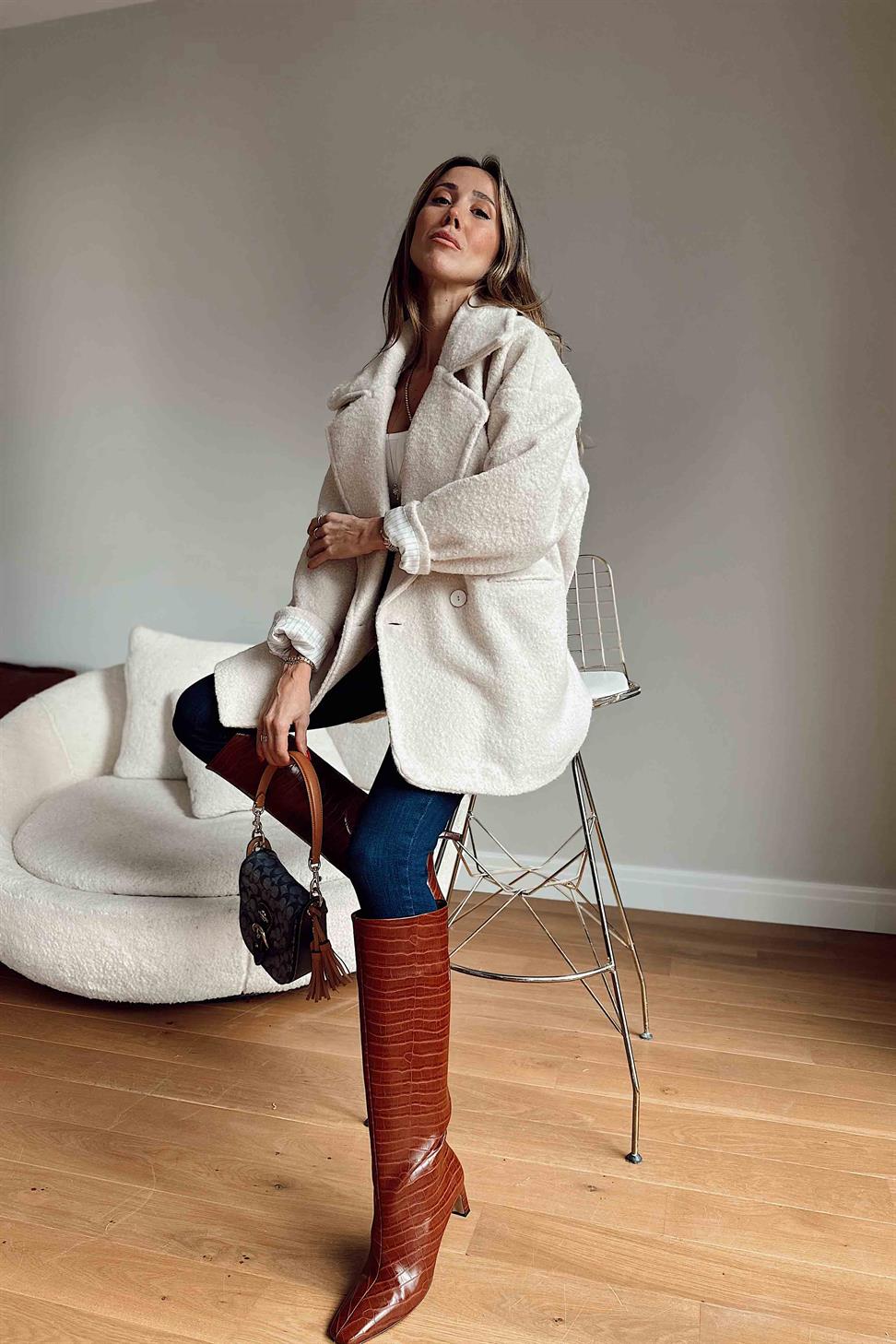 Kaşe Detay Uzun Bürümcük Kaban Krem