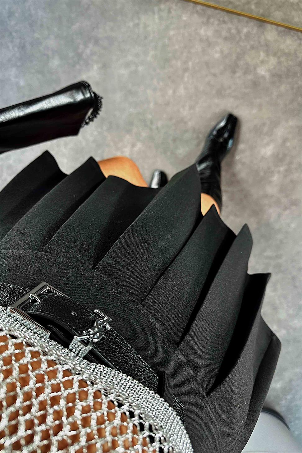 Kemerli Pileli Şortlu Mini Etek Siyah