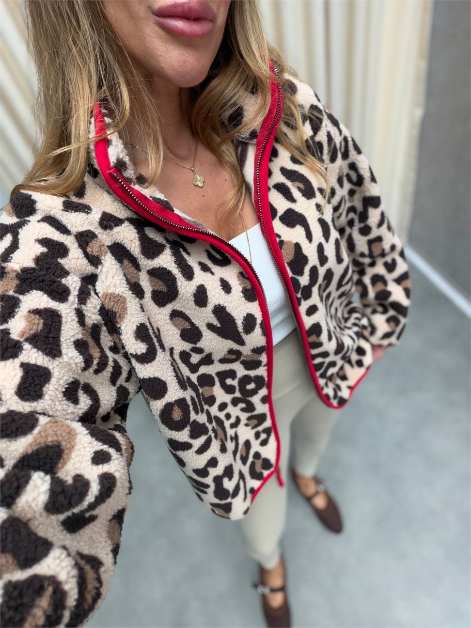 Kırmızı Biye Detaylı Leopar Desen Teddy Mont