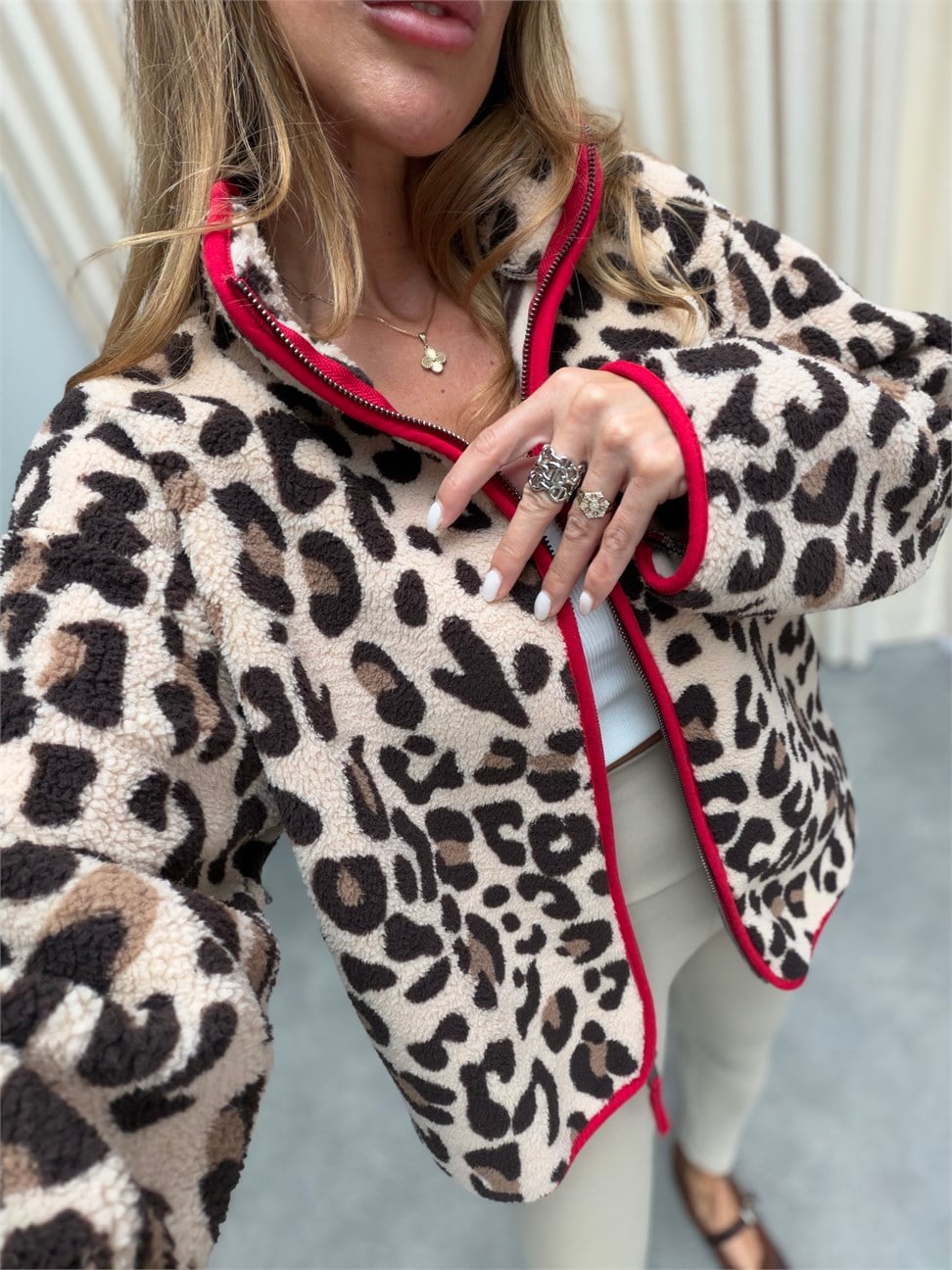 Kırmızı Biye Detaylı Leopar Desen Teddy Mont