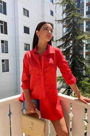 Orjinal Marka Kırmızı Polo Yaka Önü Fermuarlı Kısa Uzun Tasarımlı İnce Strobe Gömlek