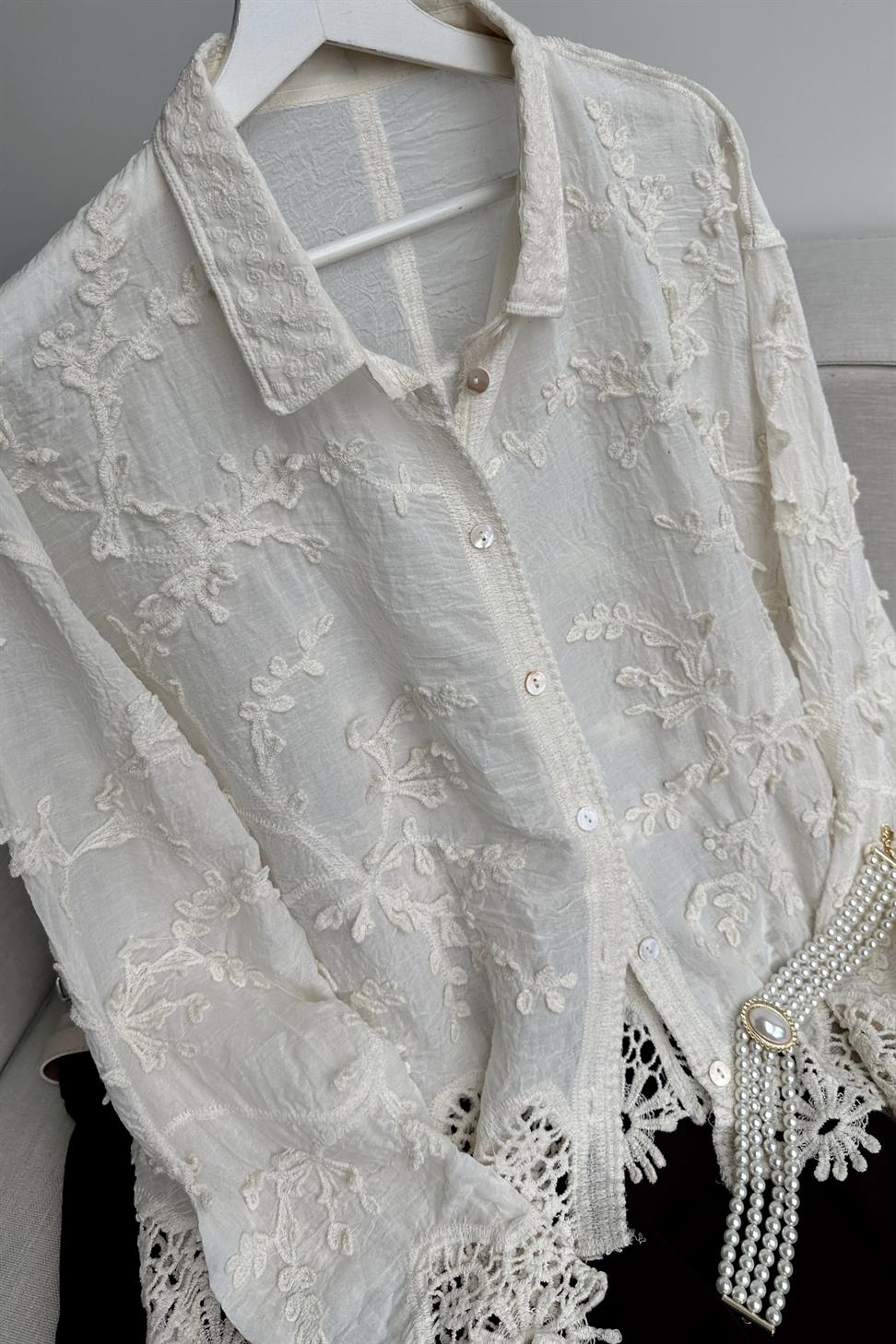 Krem Nakış Detaylı Gömlek