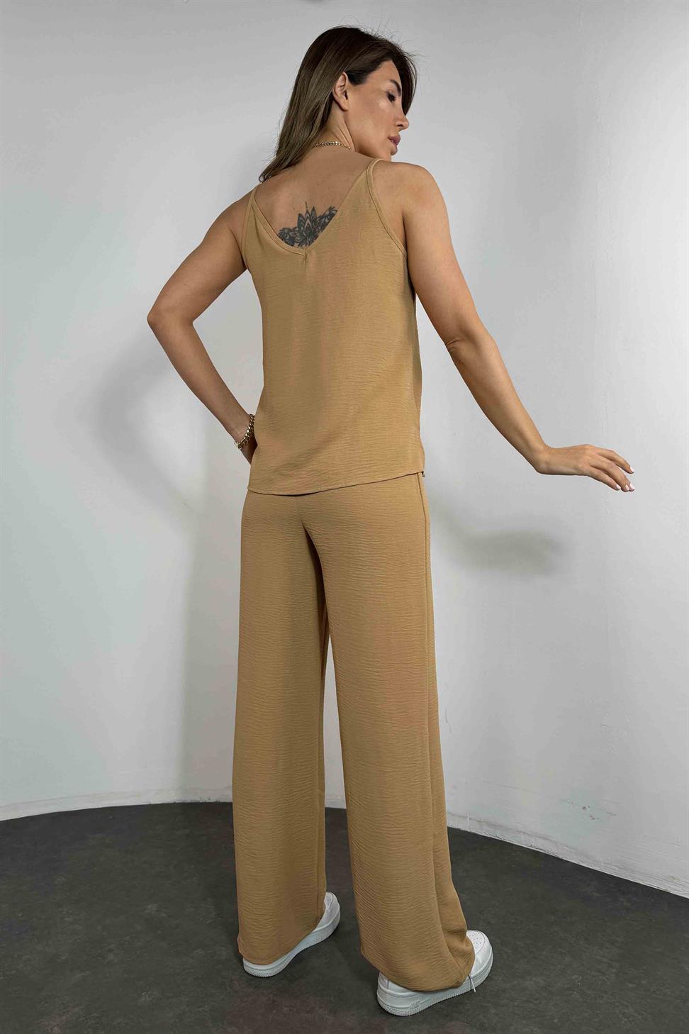 Krep Kumaş Askılı Bluz Pantolon Takım Camel