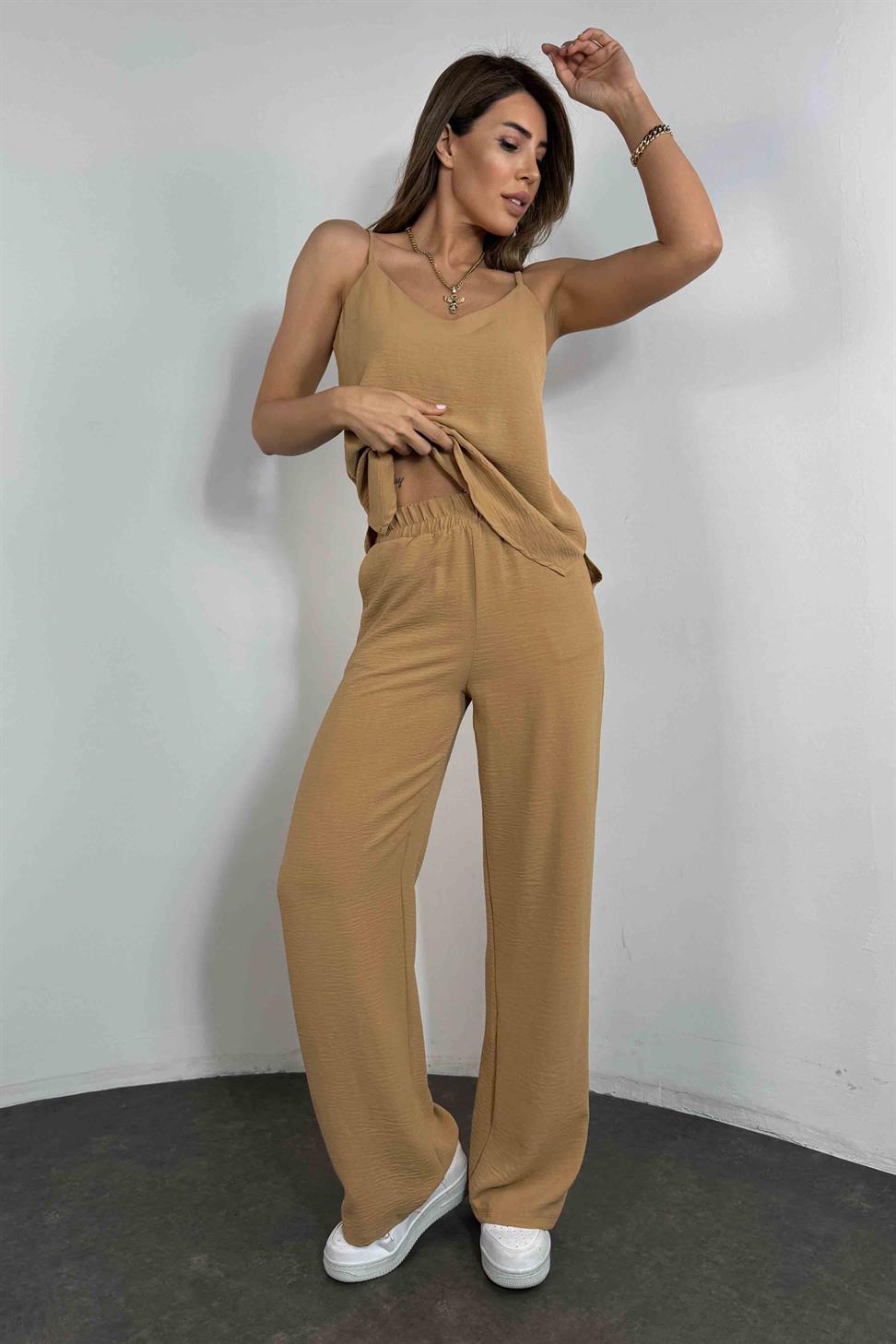 Krep Kumaş Askılı Bluz Pantolon Takım Camel