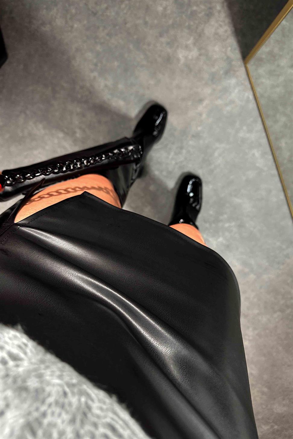 Lüx Kalite Mini Yırtmaçlı Mini Deri Etek Siyah