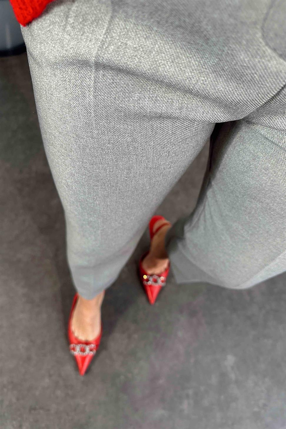 Marka Model Arka Beli Lastikli Siyah Kemerli Pantolon Gri