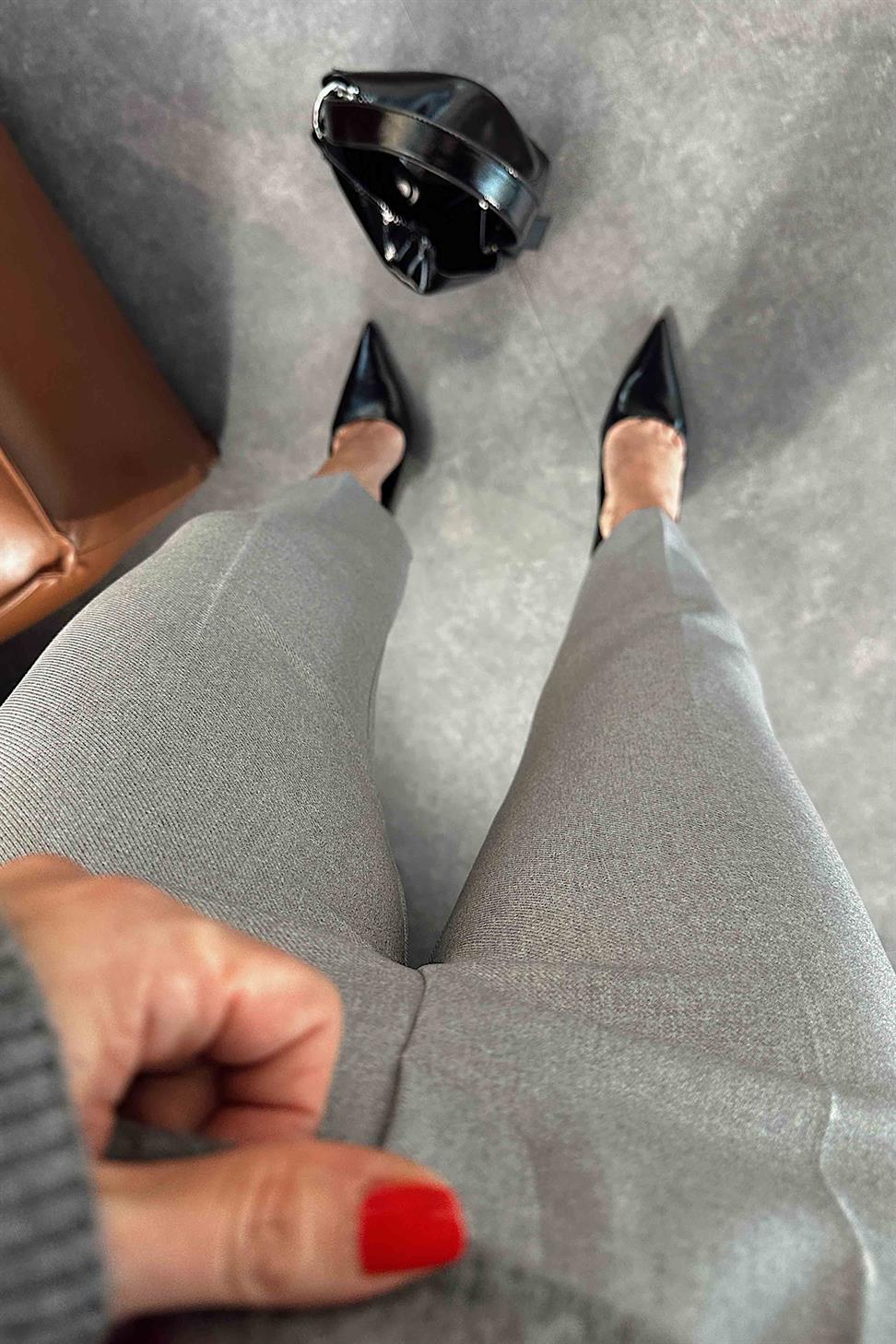 Marka Model Arka Beli Lastikli Siyah Kemerli Pantolon Gri