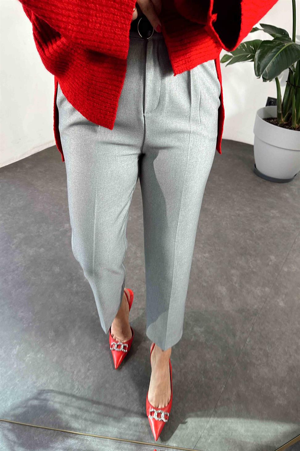 Marka Model Arka Beli Lastikli Siyah Kemerli Pantolon Gri