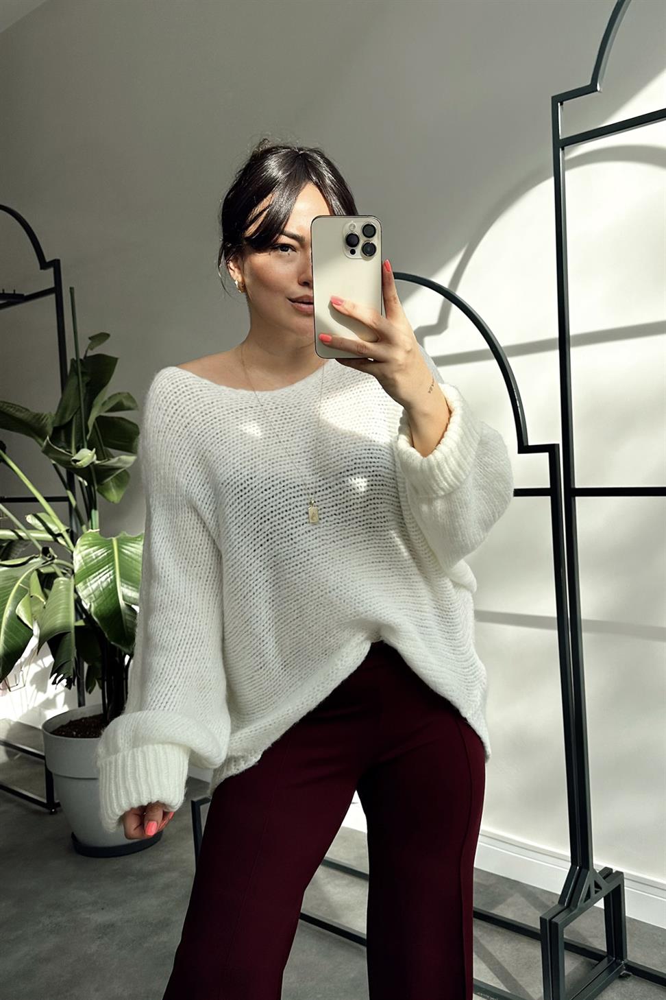 Marka Model Kayık Yaka Duble Kol Yumoş Örme Kazak Ekru