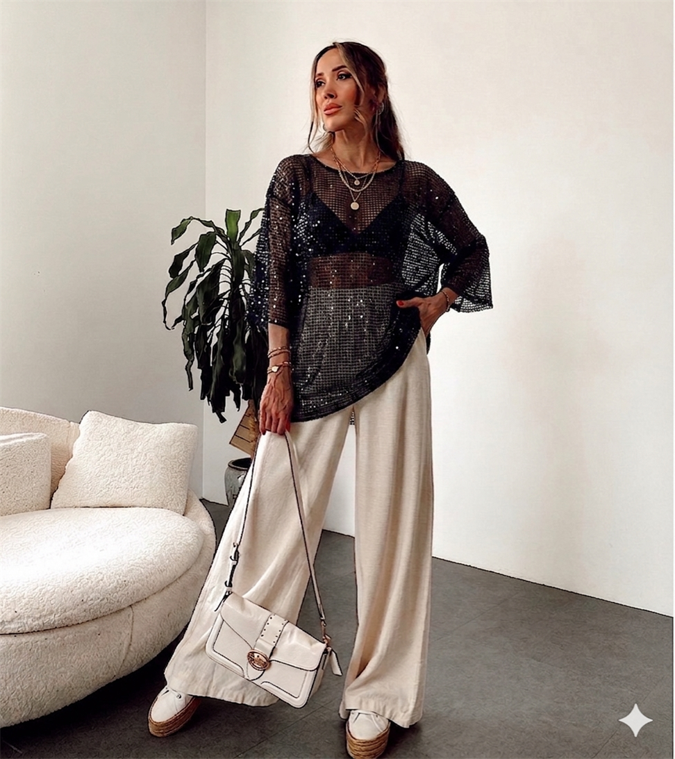 Marka Model Pul Detaylı Bluz Siyah
