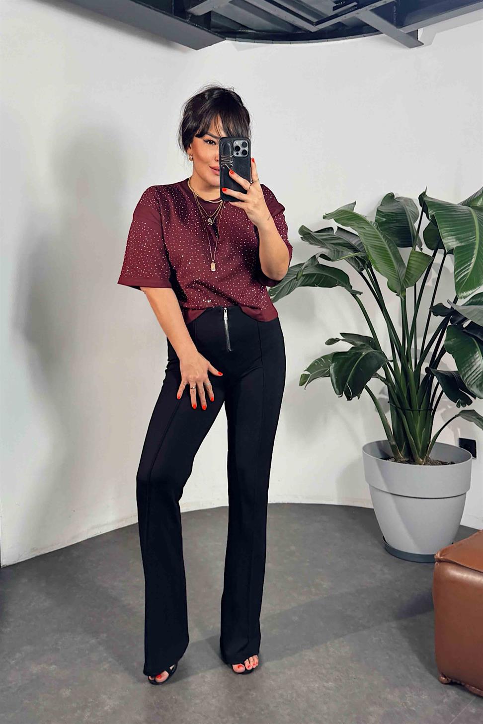 Marka Model Swarovski Taş Detaylı Basic Tişört Bordo