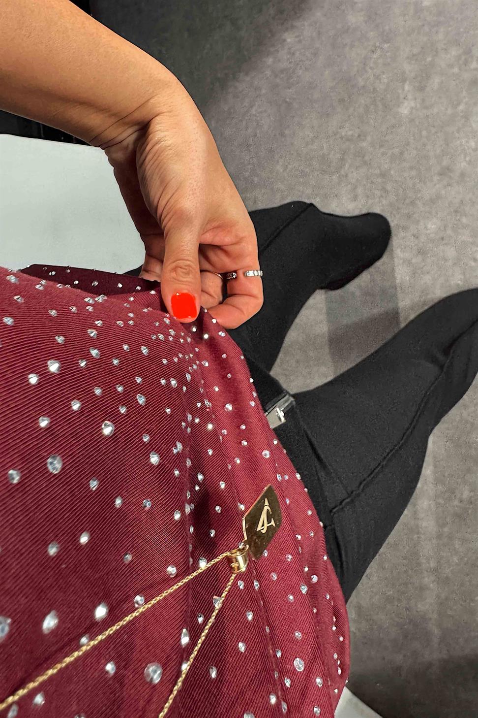 Marka Model Swarovski Taş Detaylı Basic Tişört Bordo