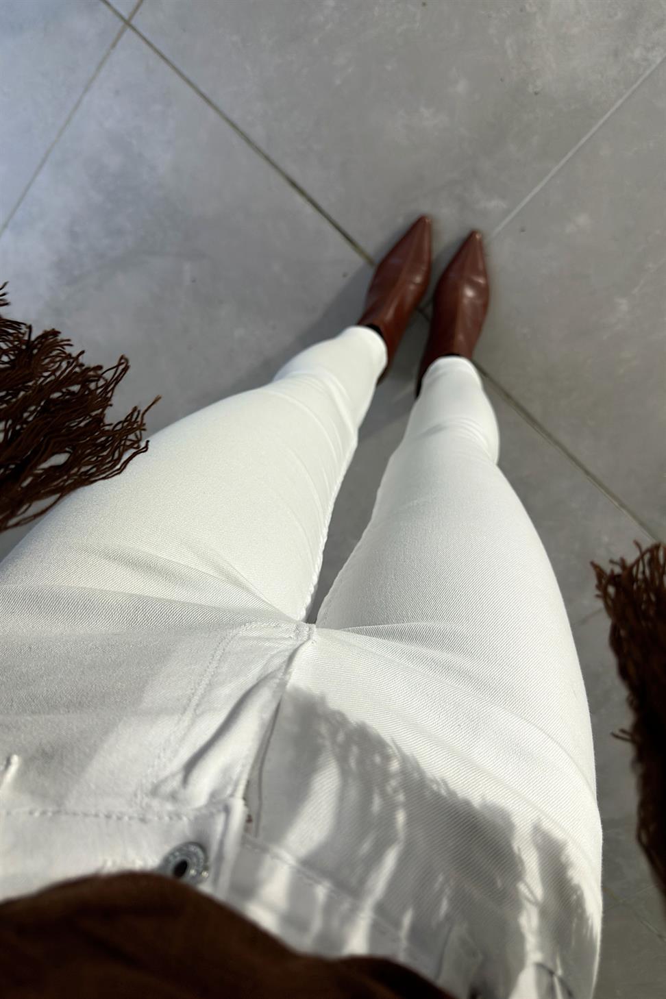 Marka Muadil Yüksek Bel Slim Fit Jean Pantolon Beyaz