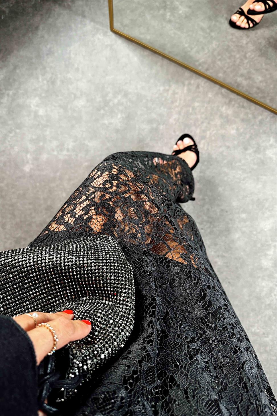 Mini Astarlı Dantel Detaylı Kloş Etek Siyah