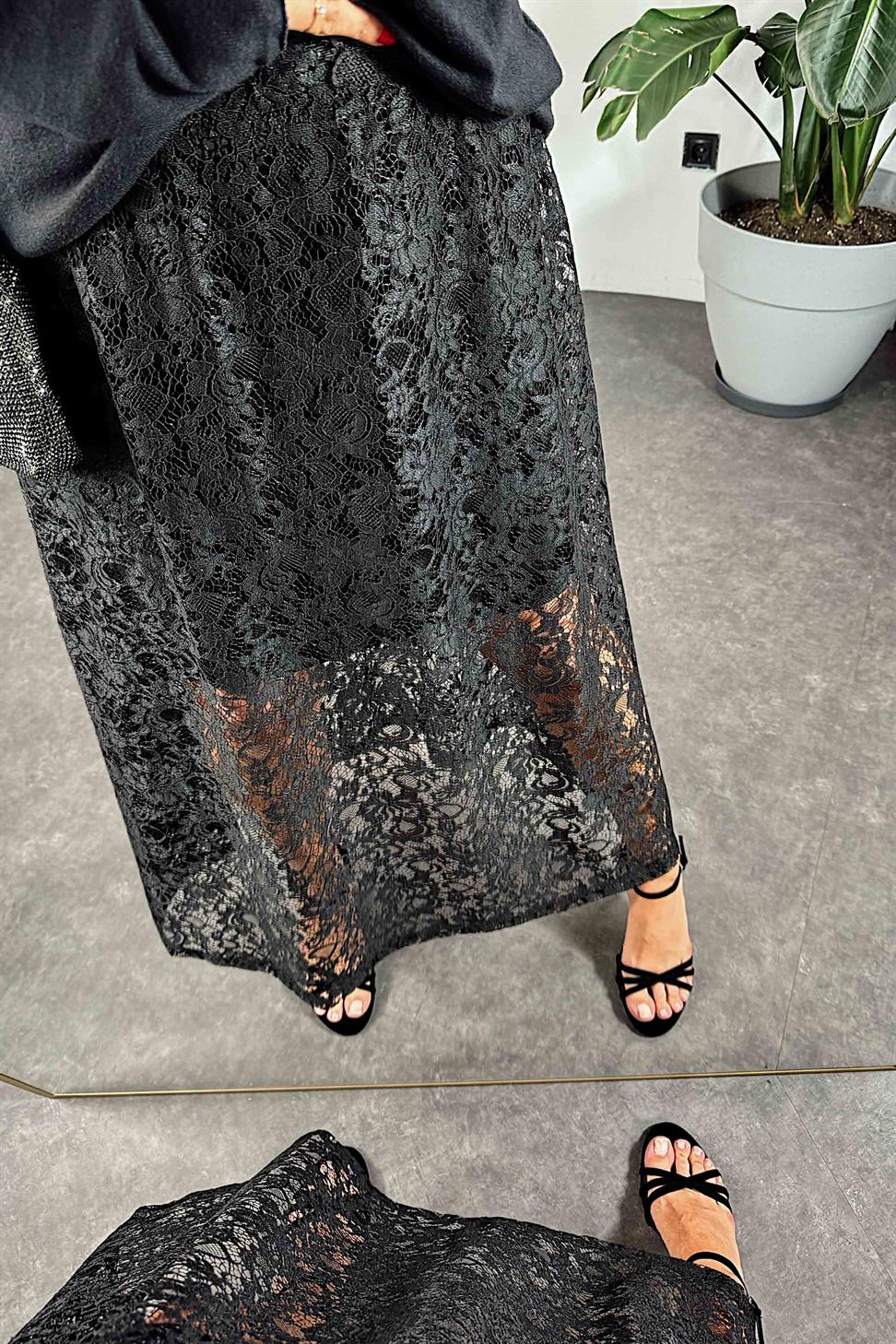 Mini Astarlı Dantel Detaylı Kloş Etek Siyah