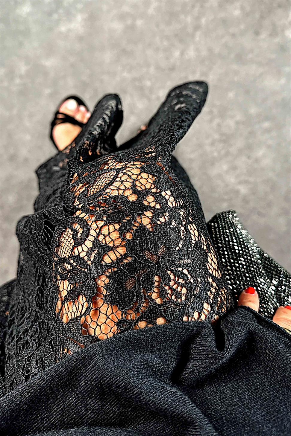 Mini Astarlı Dantel Detaylı Kloş Etek Siyah