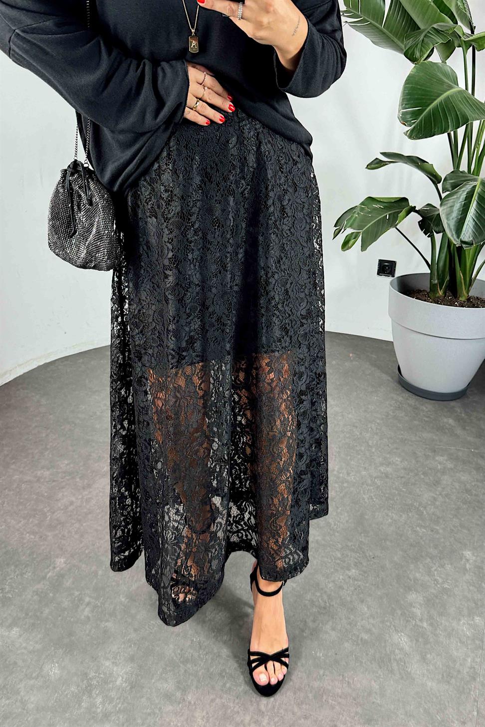Mini Astarlı Dantel Detaylı Kloş Etek Siyah