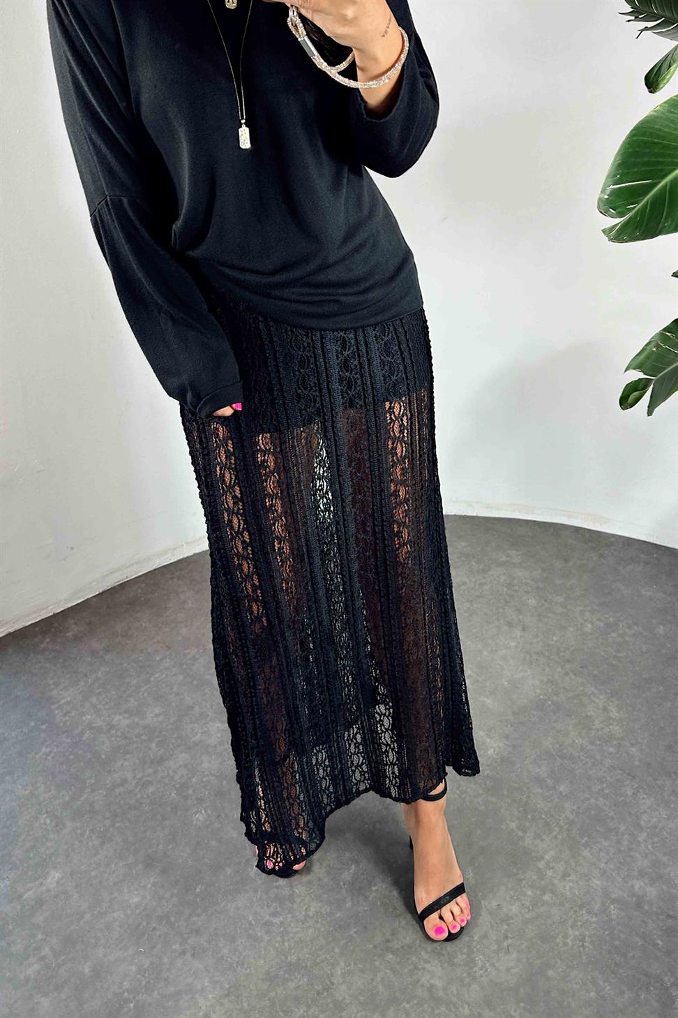 Mini Astarlı Dantelli Etek Siyah