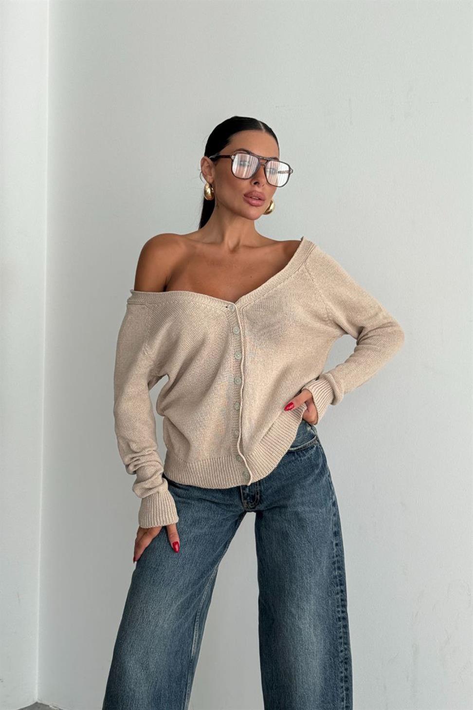 Modern Kesim Çift Taraf Düğmeli Tasarım Hırka Bej