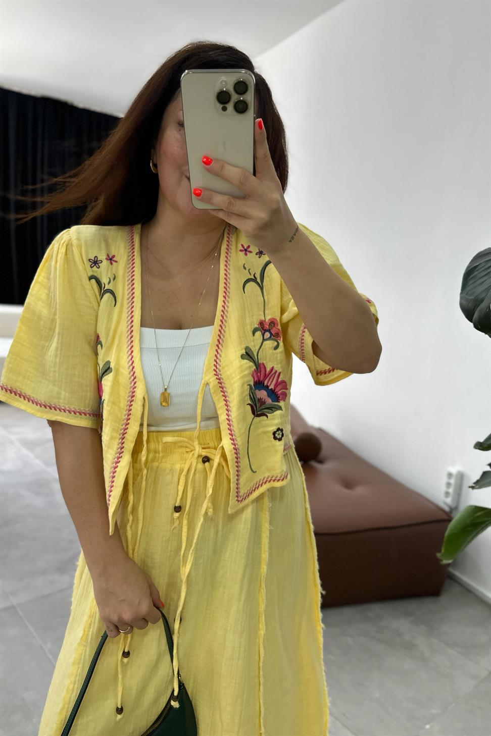 Nakış İşlemeli Ters Dikiş Detay Müslin Takım Sarı