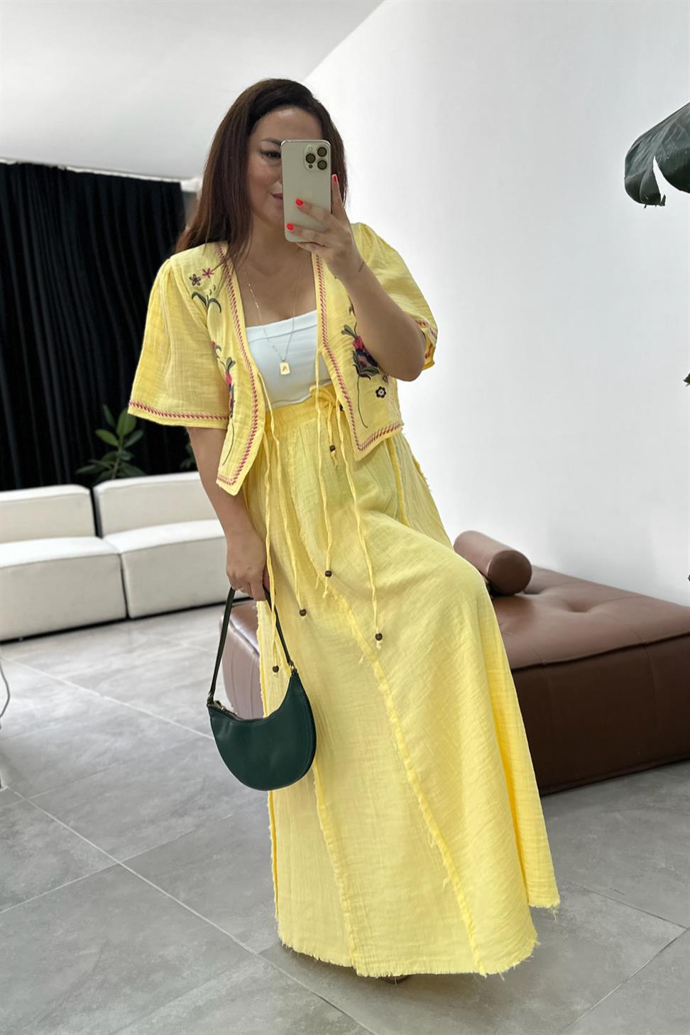 Nakış İşlemeli Ters Dikiş Detay Müslin Takım Sarı