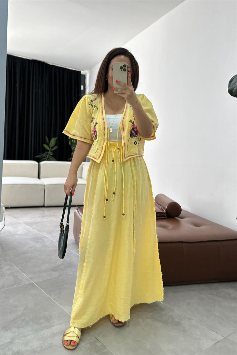 Nakış İşlemeli Ters Dikiş Detay Müslin Takım Sarı