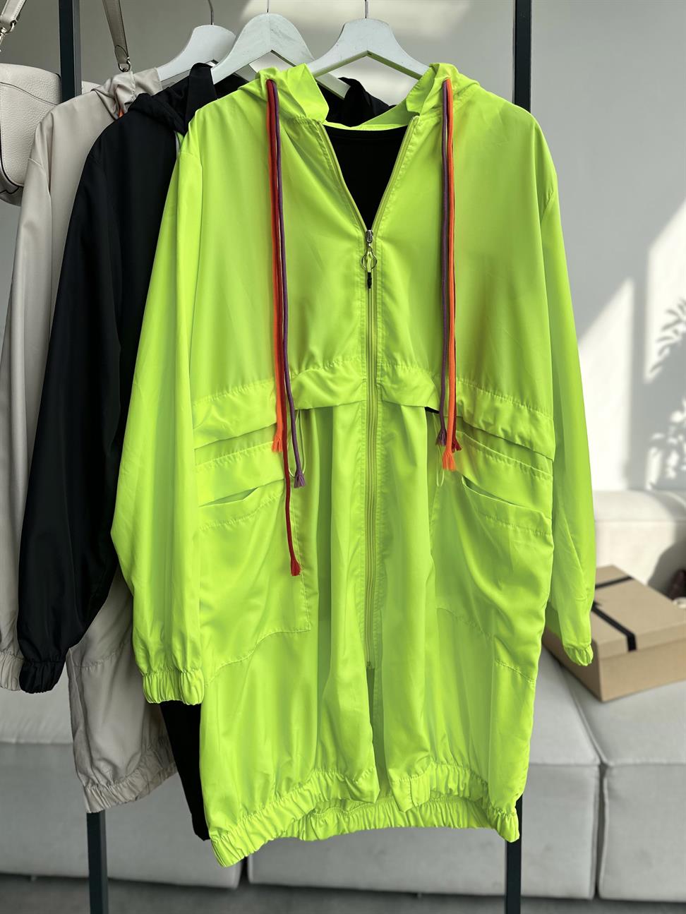 Neon Yeşil Kapüşonlu Fermuarlı Tensel Kumaş Tasarım Mont  