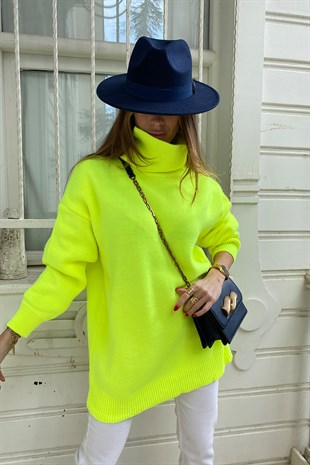Neon Yeşili Dokulu Degaje Balıkçı Yaka Tasarım Kazak