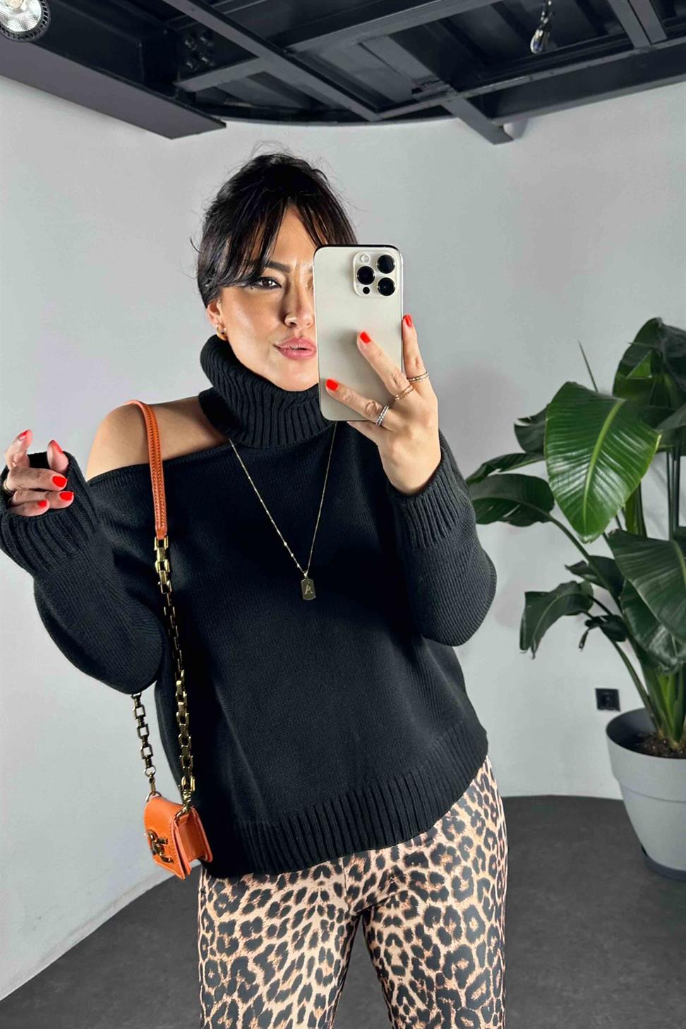Omuz Dekolteli Boğazlı Triko Kadın Kazak Siyah