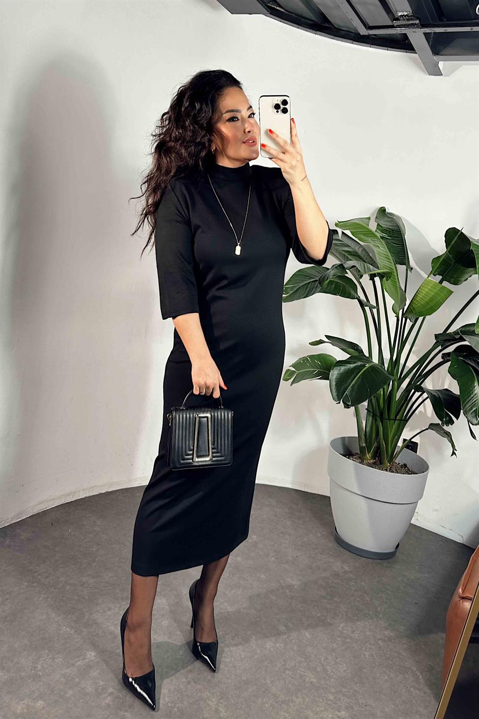 Omuz Vatkalı Arkadan Yırtmaçlı Elbise Siyah