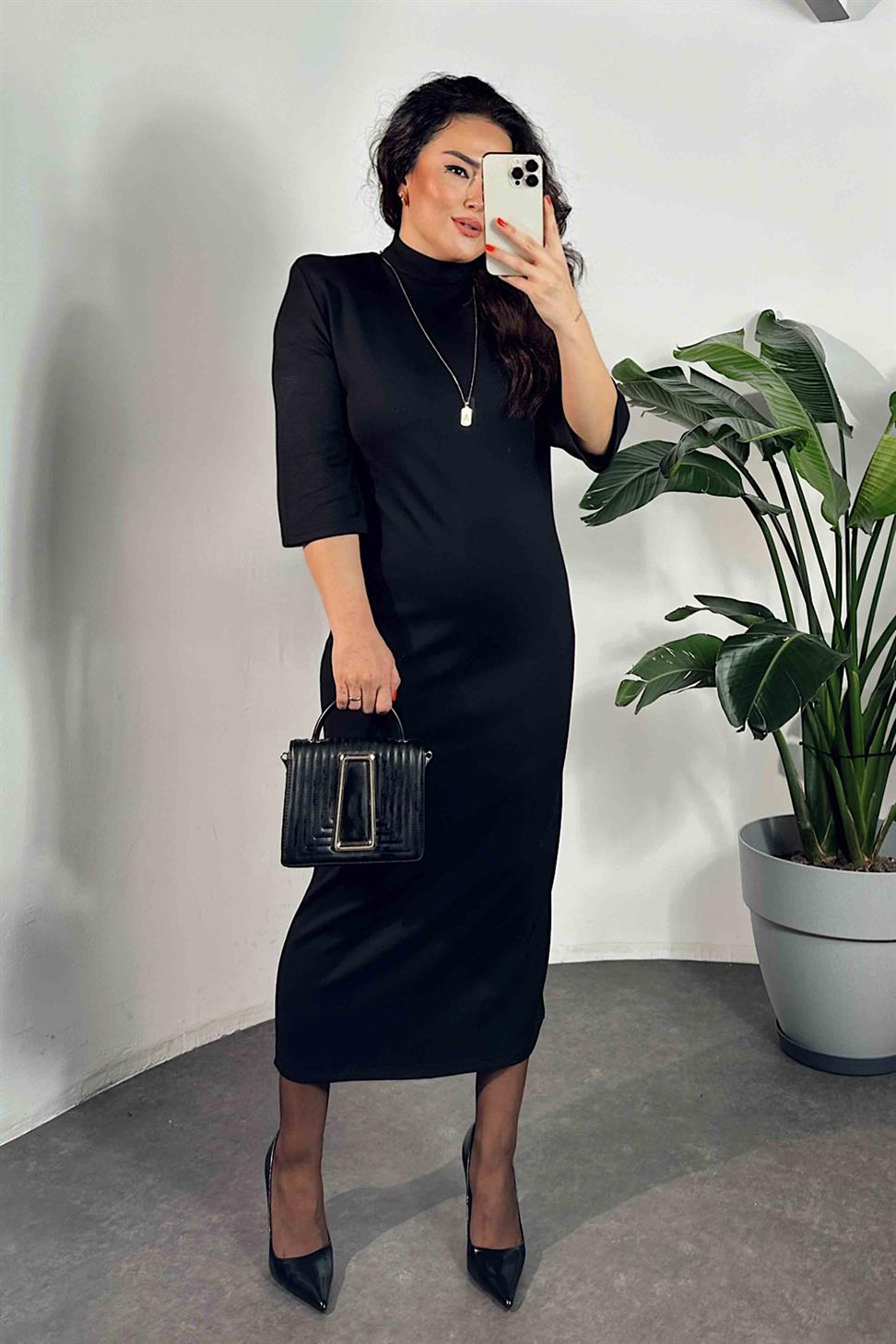 Omuz Vatkalı Arkadan Yırtmaçlı Elbise Siyah