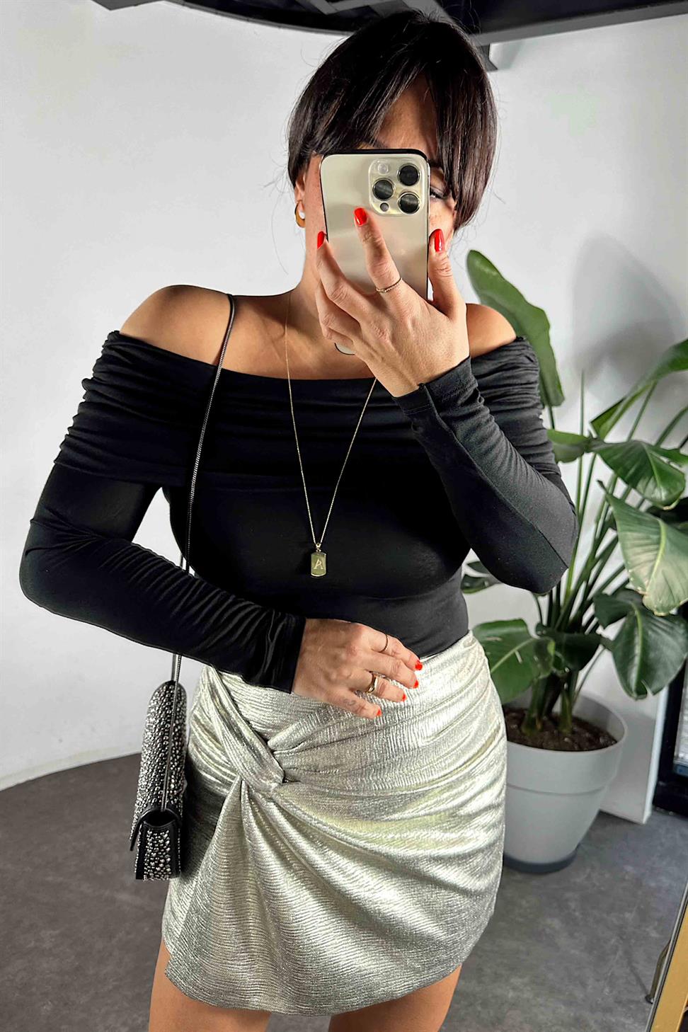 Önde Düğüm Detaylı Varaklı Mini Kadın Şort Etek Dore